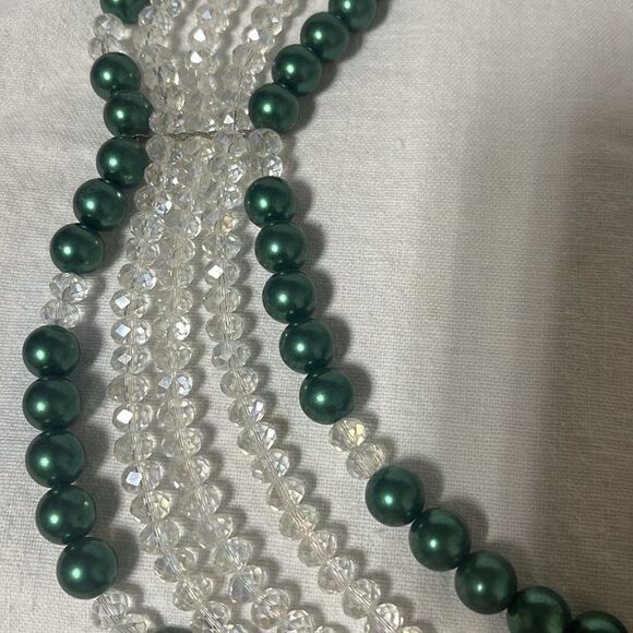 Elegant Green and Crystal Beaded Necklace - Picture 7 of 9